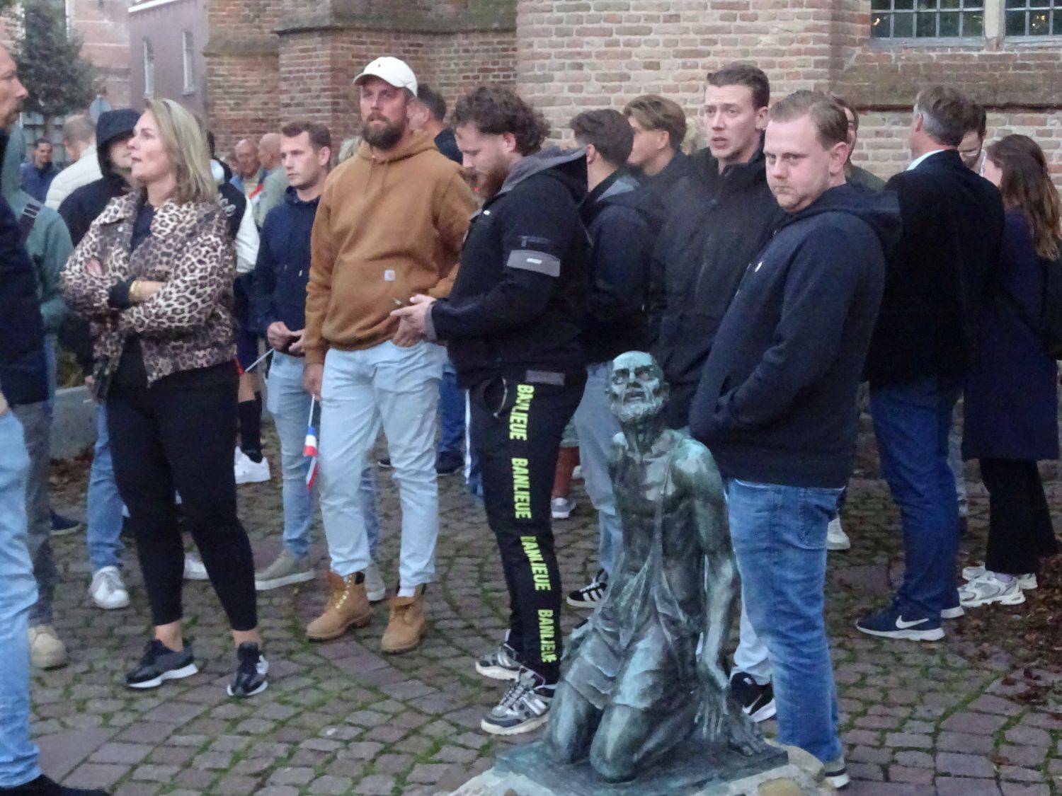 Defend Netherlands; DPG-boete; ‘Big Tech misbruikt Ierland’; AP laks met deurbelcamera’s; Cookies op de korrel; Microsoft en Gaza