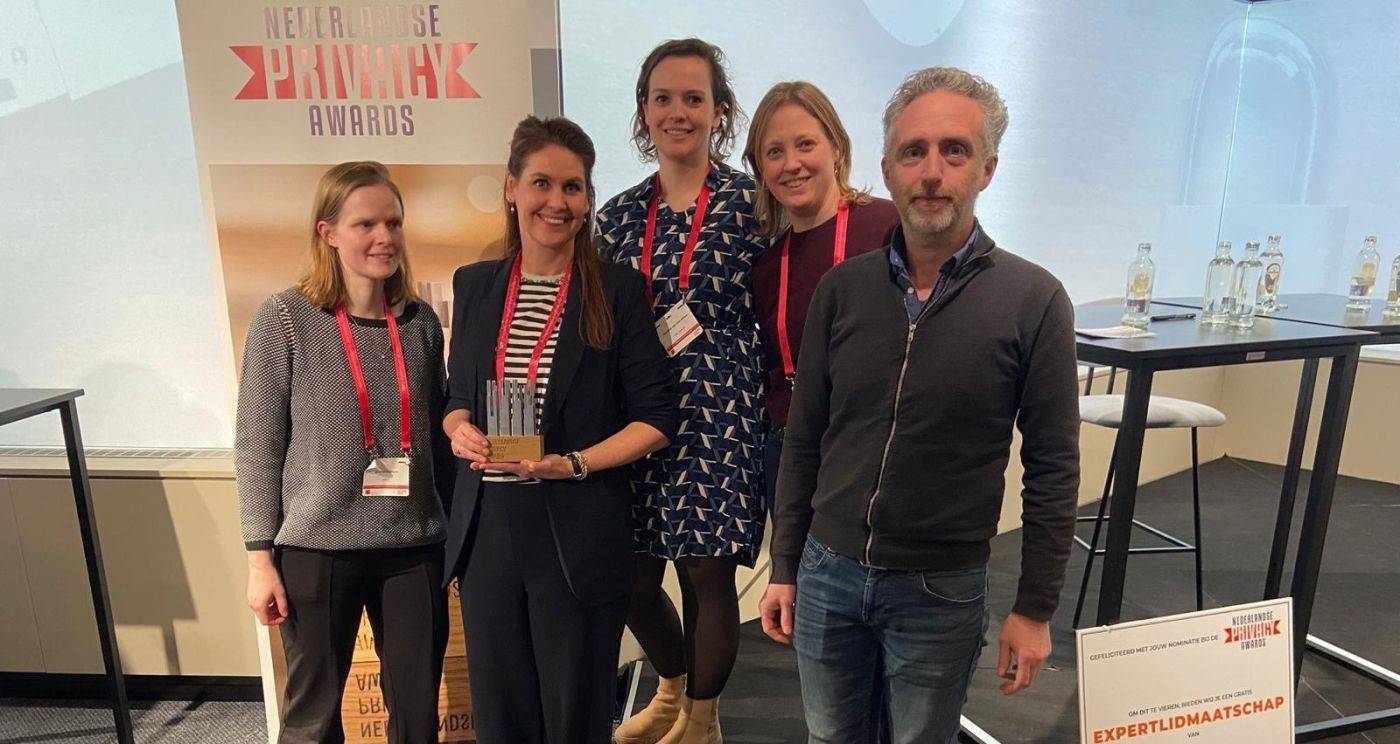 Verbod sociale media door coalitie; Privacy Award winnaars; Tamme waakhonden; Weg van Big Tech; VNG’ers beginnen bureau