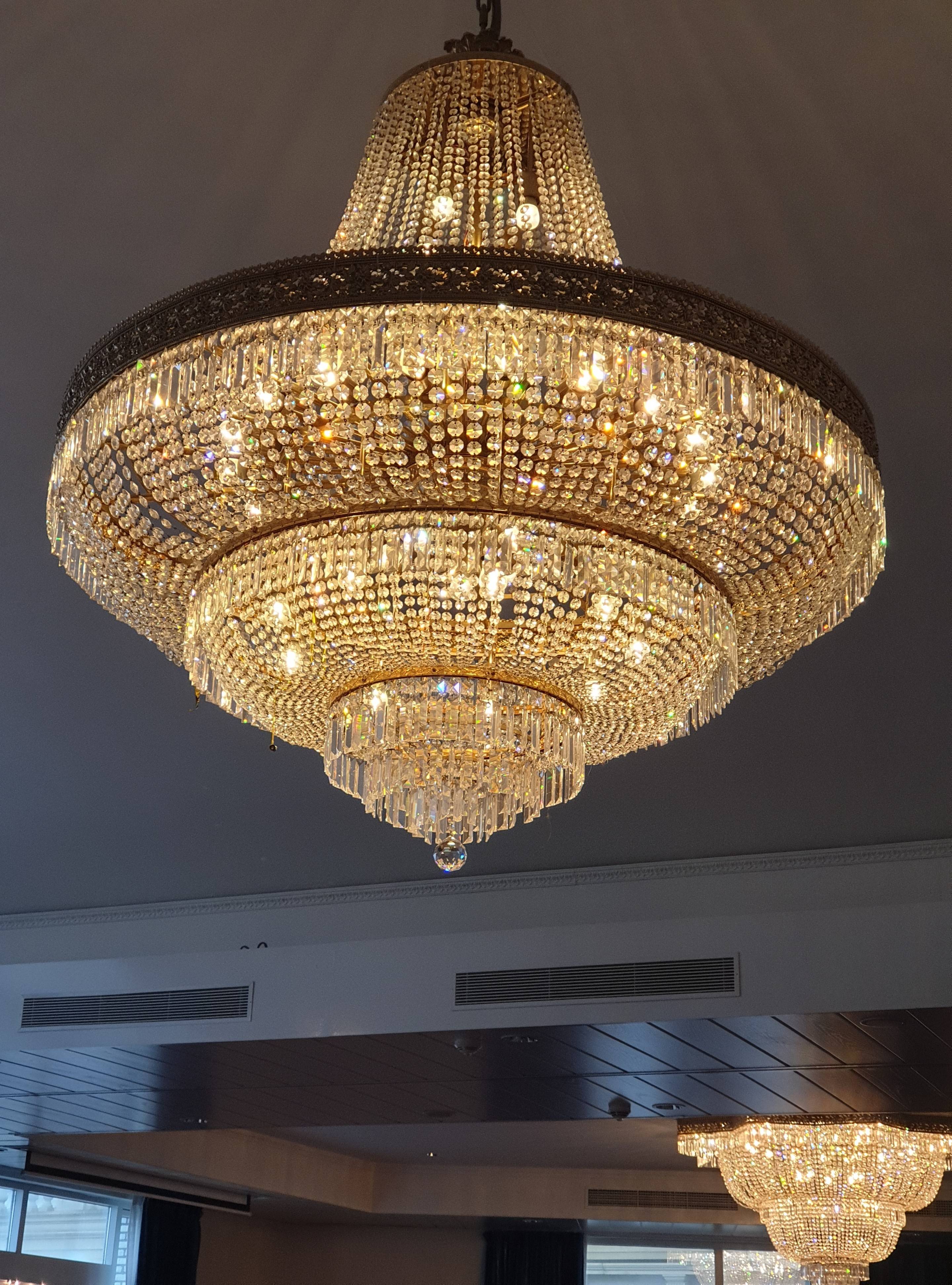 Case: restaureren authentieke verlichting Hotel van Oranje