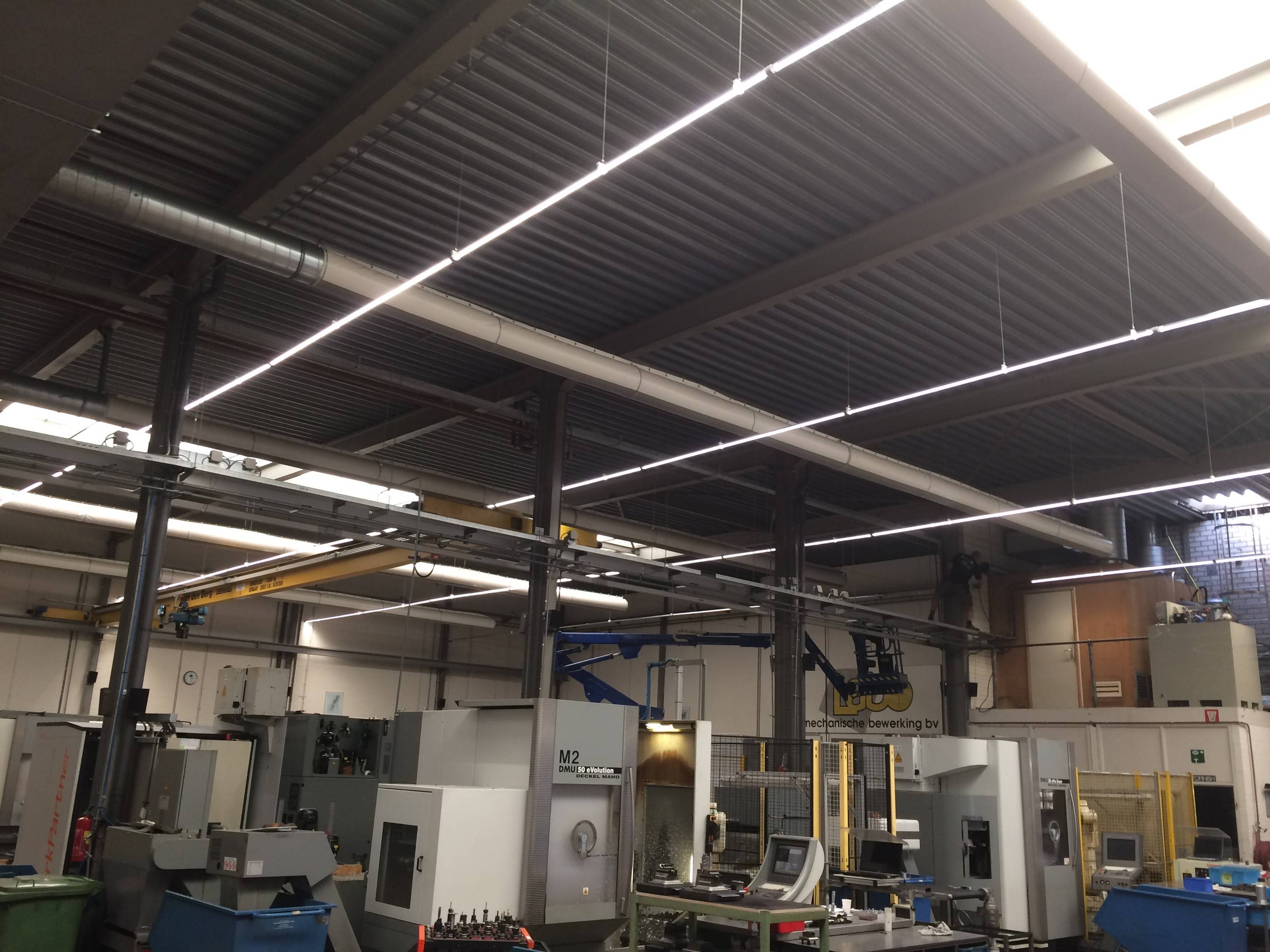 Case: moderne verlichting bedrijfshal helpt bij steeds preciezer werken