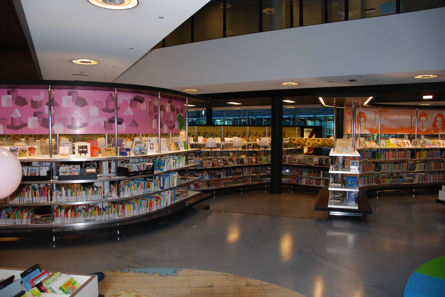 Case: Bibliotheek Almere kiest voor nieuwe 'warme' LED verlichting en bespaart op diverse fronten