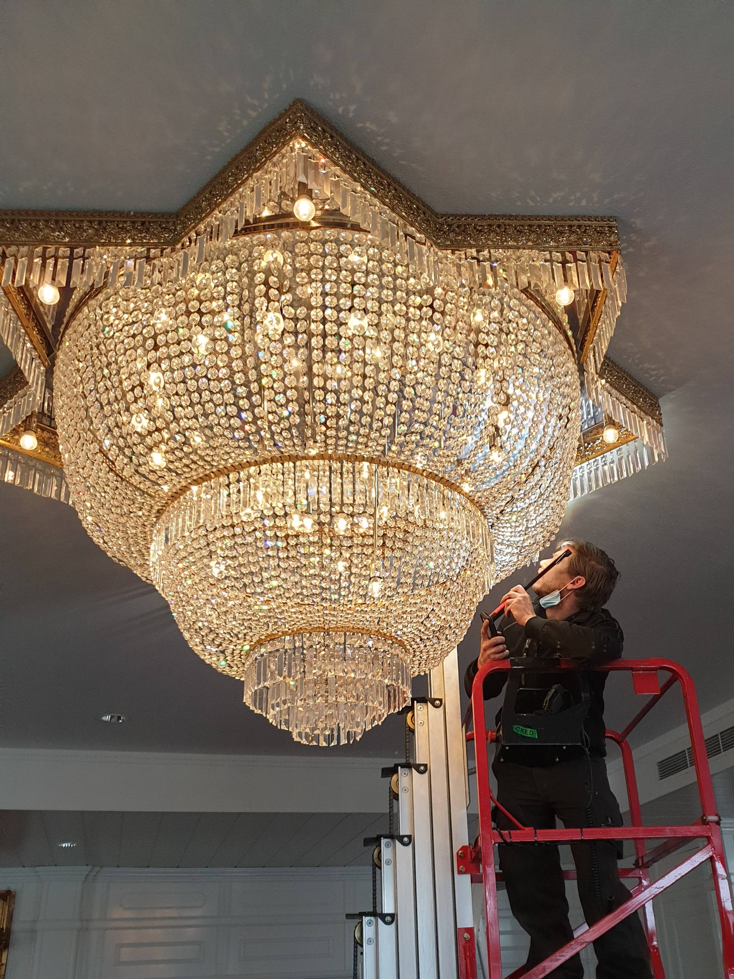Case: restaureren authentieke verlichting Hotel van Oranje